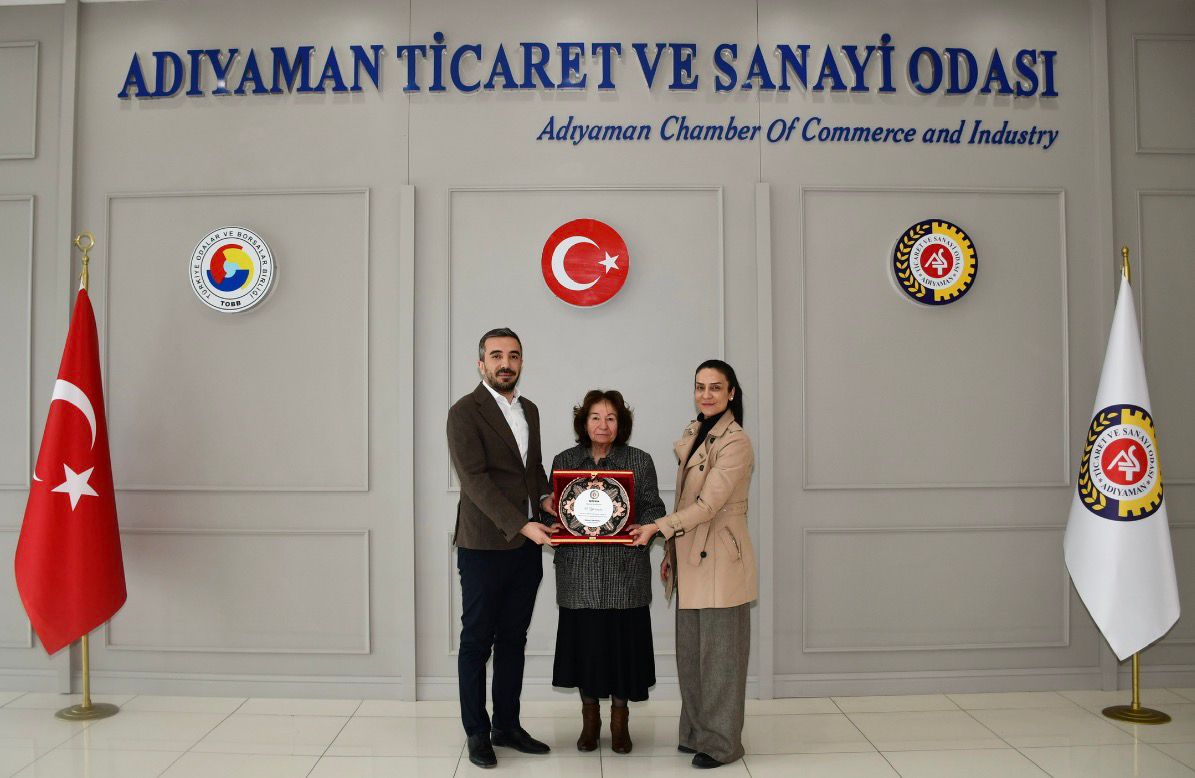 ATSO’nun İlk Kadın Üyesine Plaket